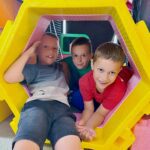 dzieci na sali zabaw 01