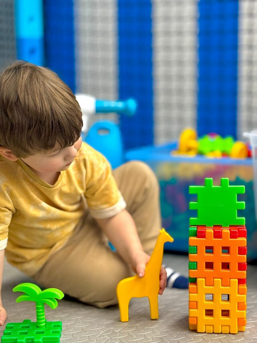 dzieci na sali zabaw 02