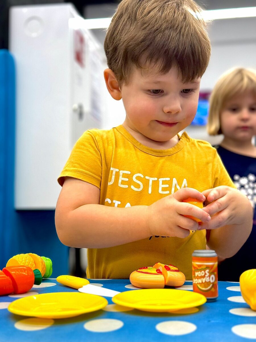 dzieci na sali zabaw 03